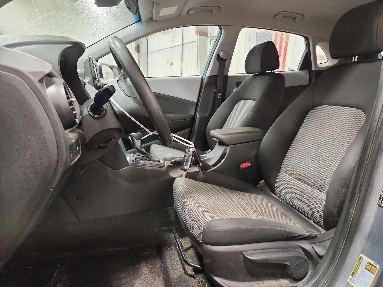 2020 HYUNDAI KONA SE photo 7