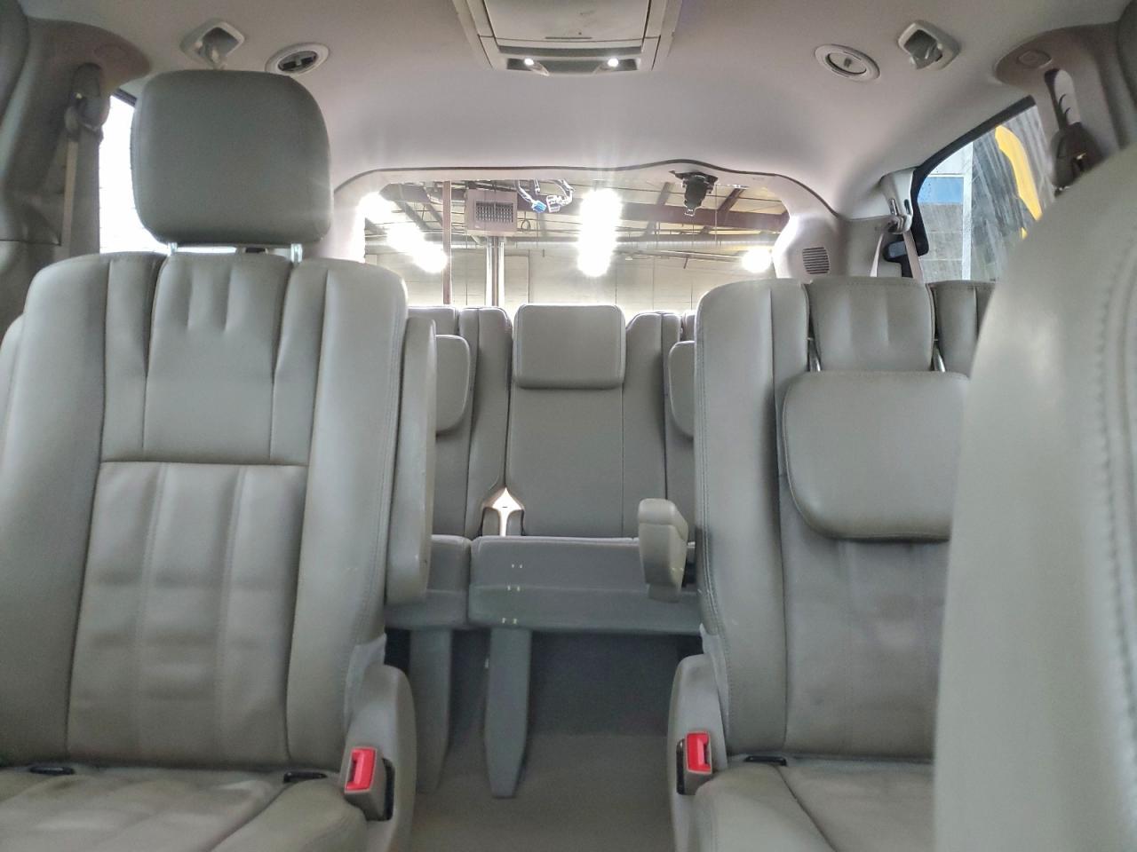2013 CHRYSLER TOWN & COUNTRY TOURING photo 19