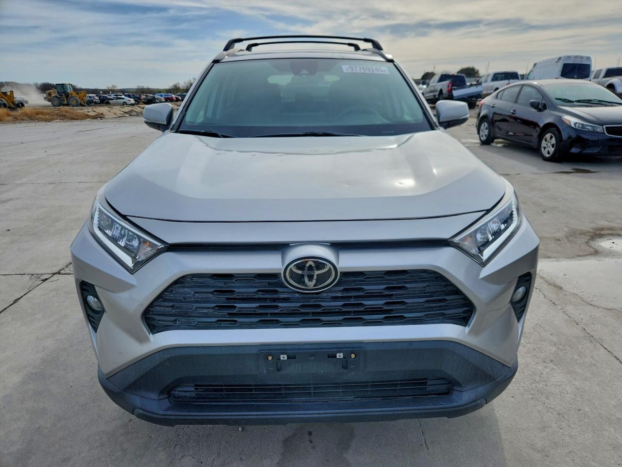 2021 TOYOTA RAV4 XLE photo 9