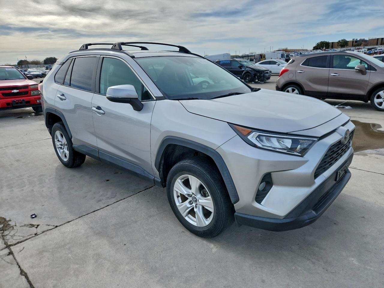 2021 TOYOTA RAV4 XLE photo 7