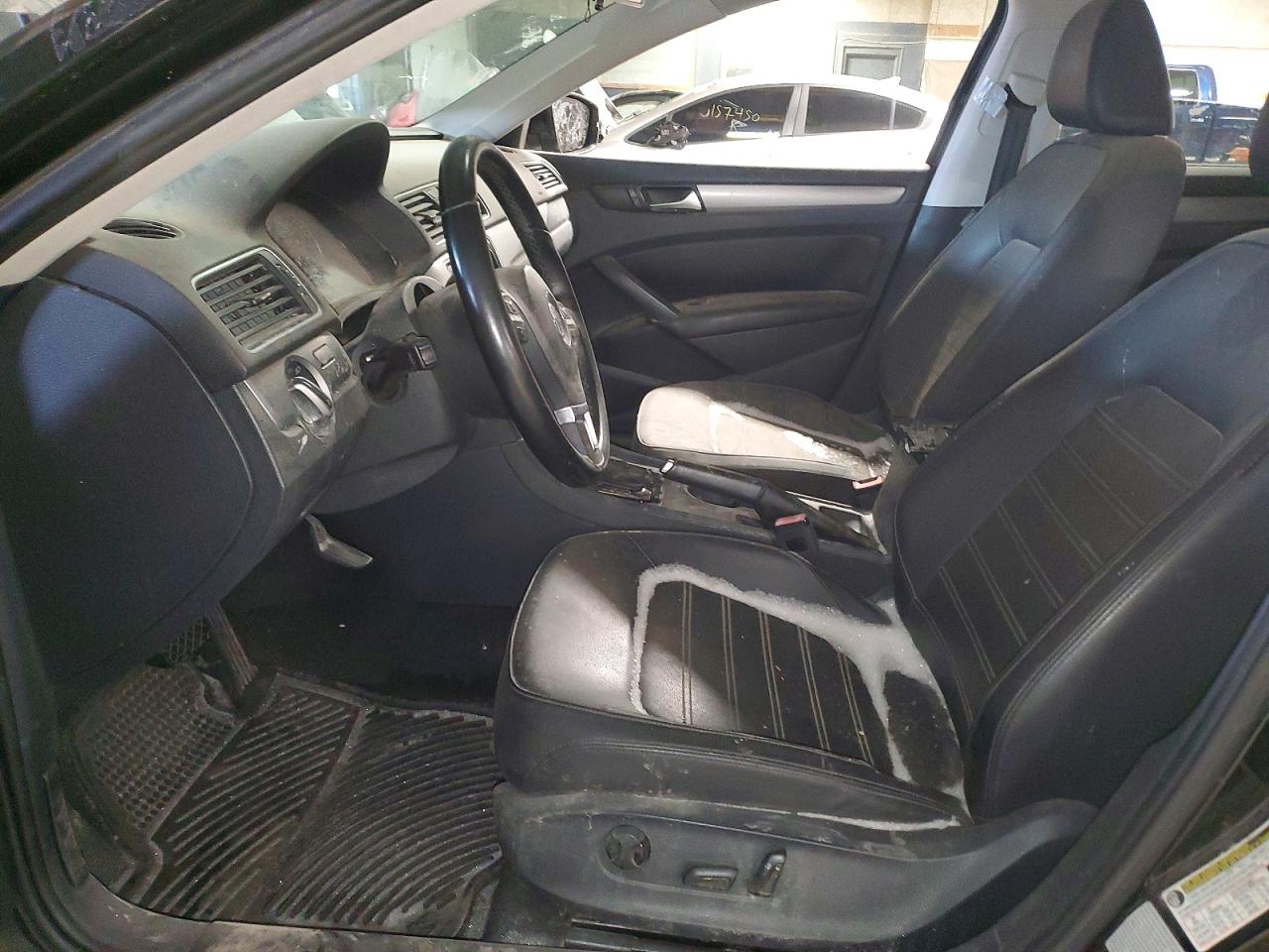 2015 VOLKSWAGEN PASSAT SE photo 13