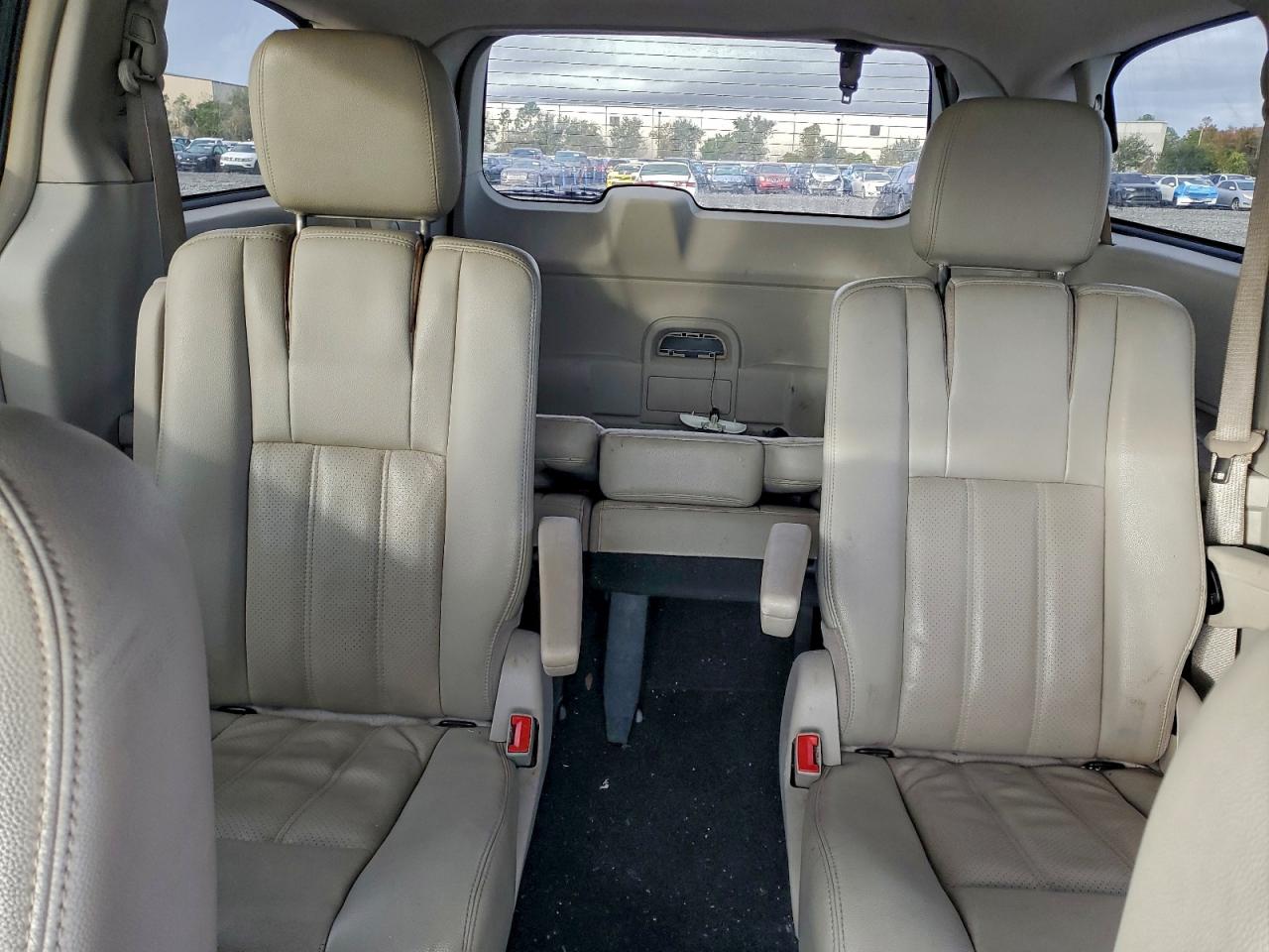 2012 CHRYSLER TOWN & COUNTRY TOURING photo 10