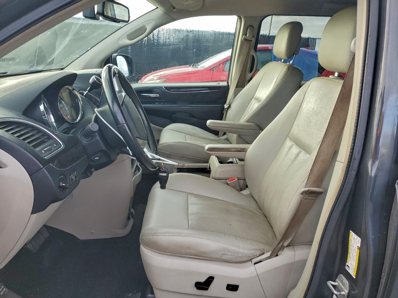 2012 CHRYSLER TOWN & COUNTRY TOURING photo 7