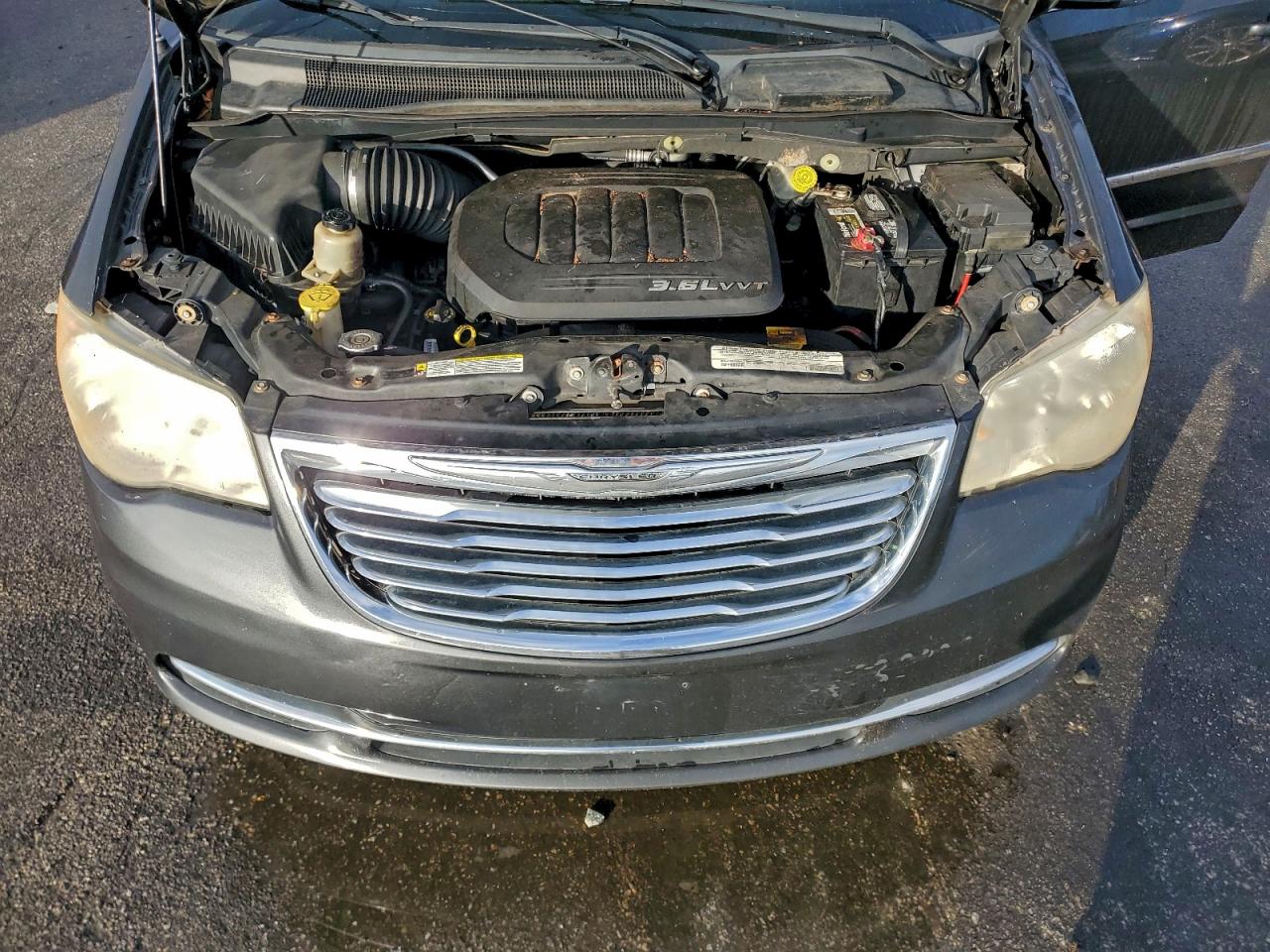 2012 CHRYSLER TOWN & COUNTRY TOURING photo 12