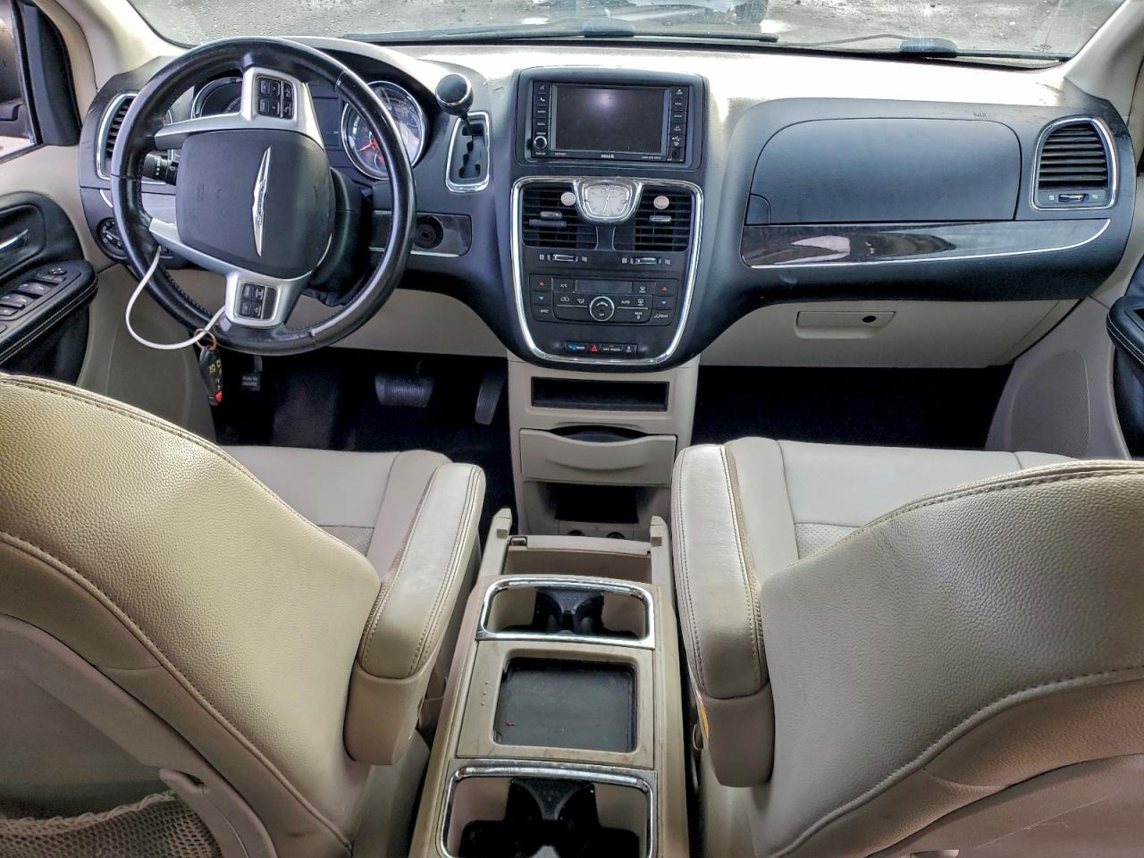 2012 CHRYSLER TOWN & COUNTRY TOURING photo 8