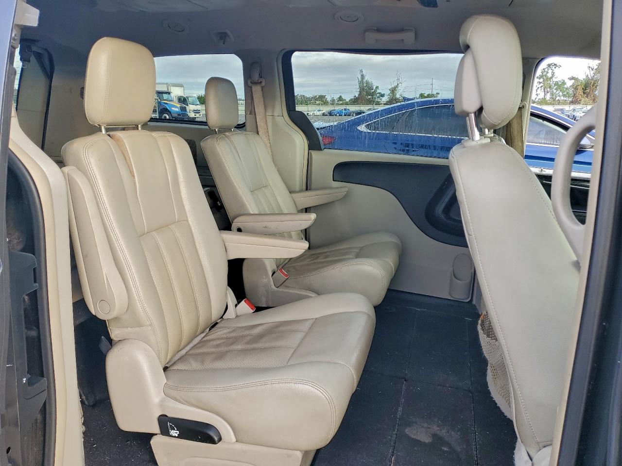 2012 CHRYSLER TOWN & COUNTRY TOURING photo 11