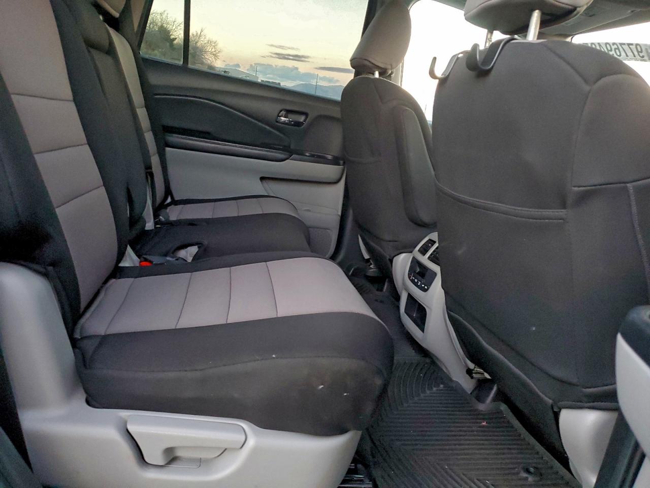 2016 HONDA PILOT EX photo 11