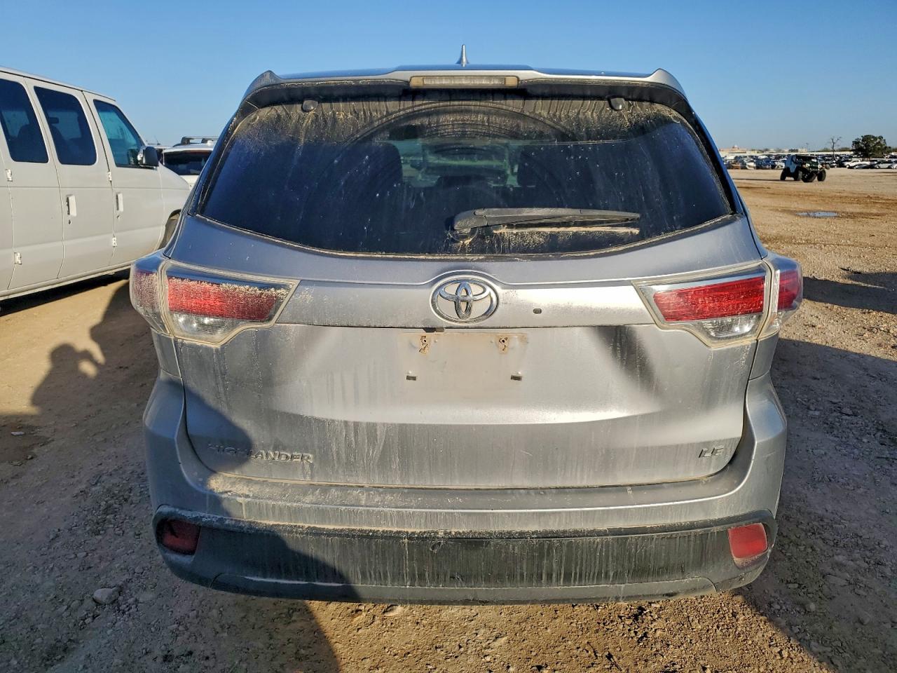 2016 TOYOTA HIGHLANDER LE photo 11