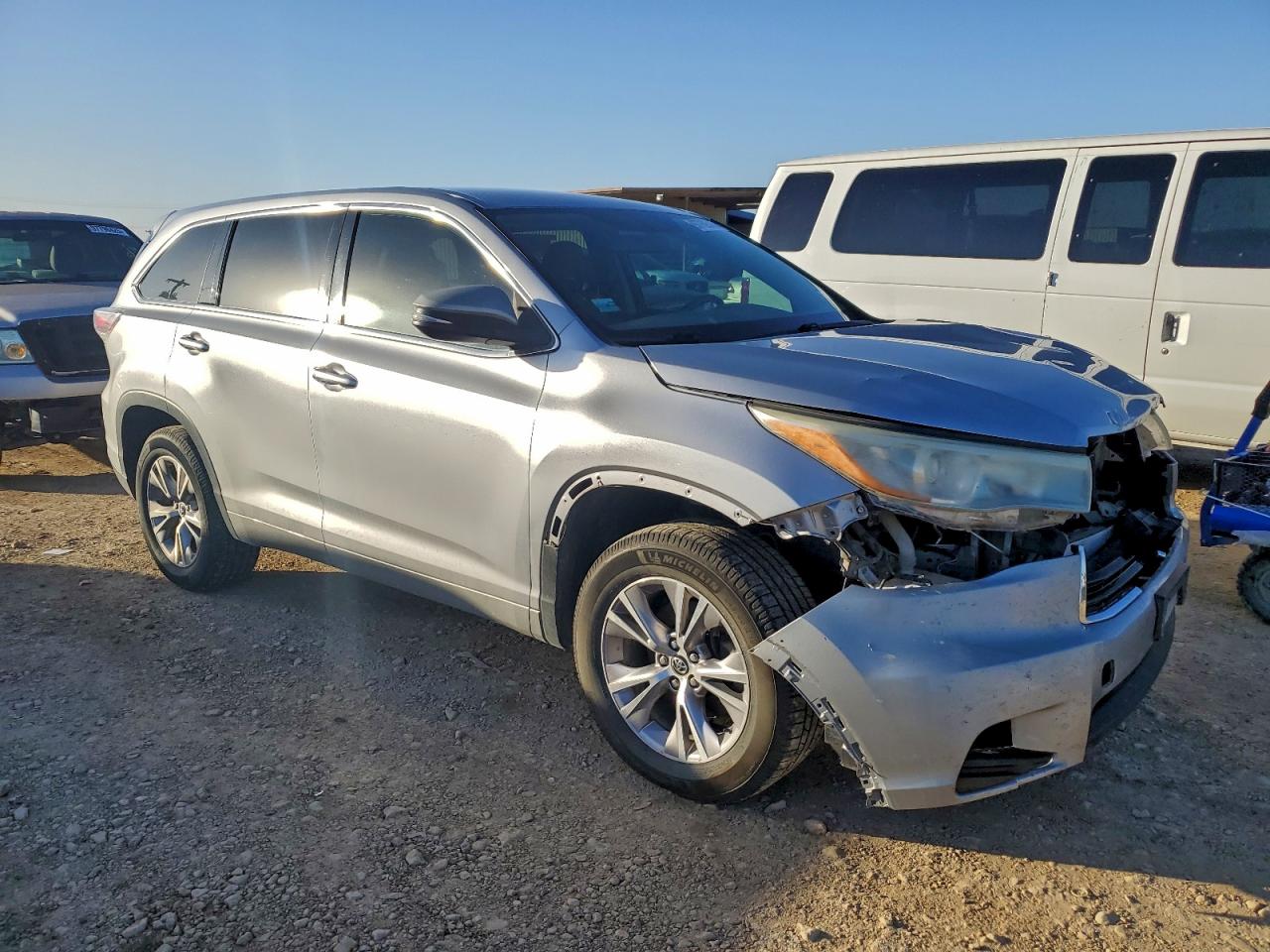 2016 TOYOTA HIGHLANDER LE photo 7