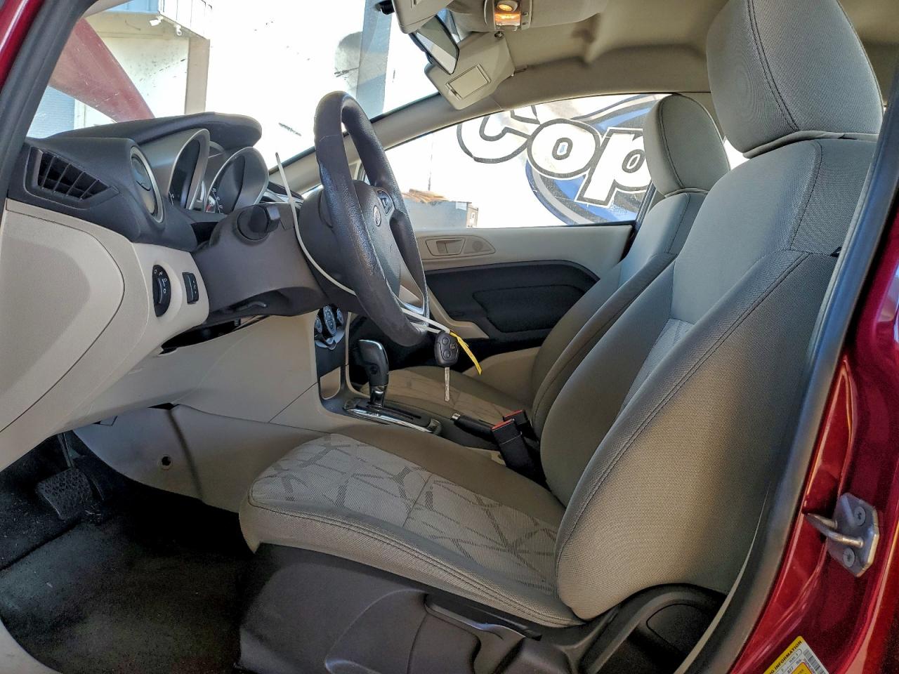 2011 FORD FIESTA SE photo 13