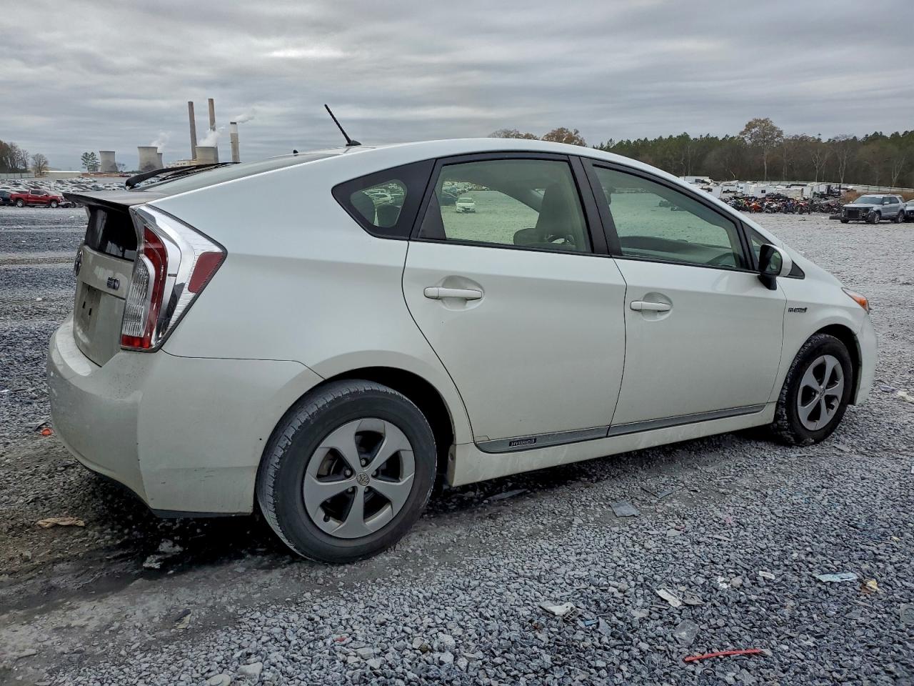 2015 TOYOTA PRIUS photo 5