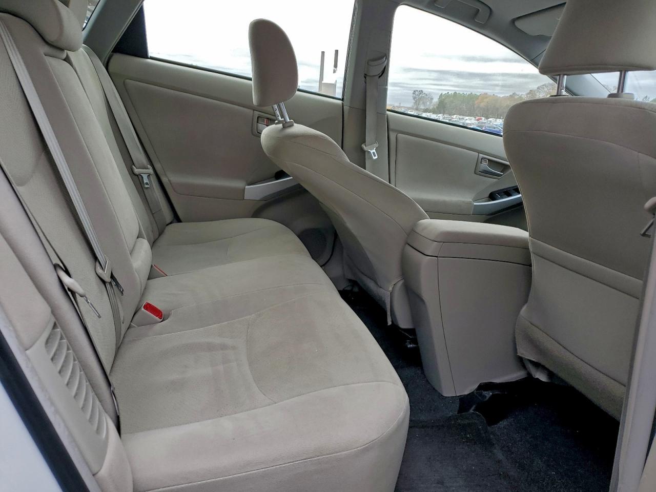 2015 TOYOTA PRIUS photo 19