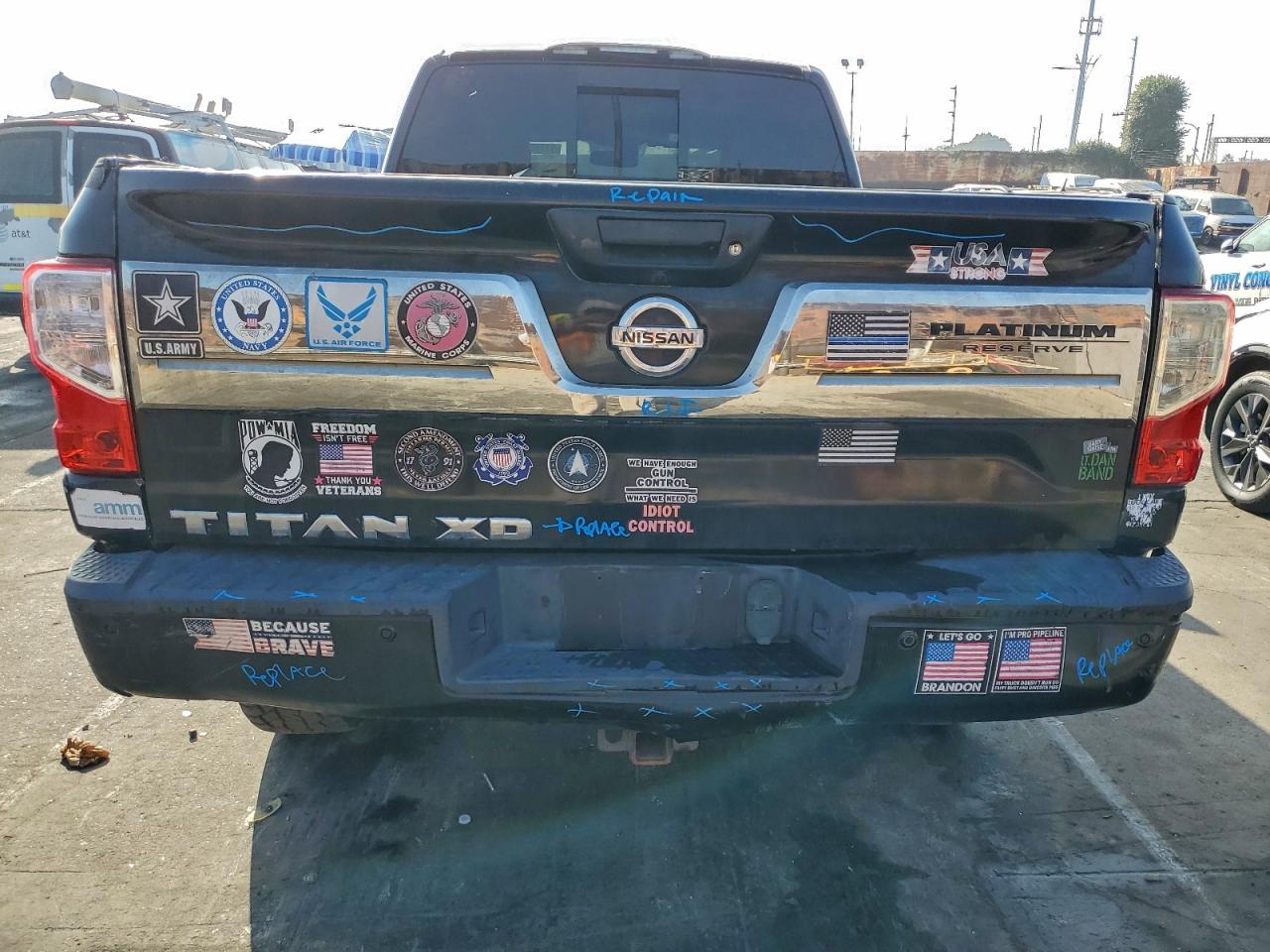 2016 NISSAN TITAN XD SL photo 11