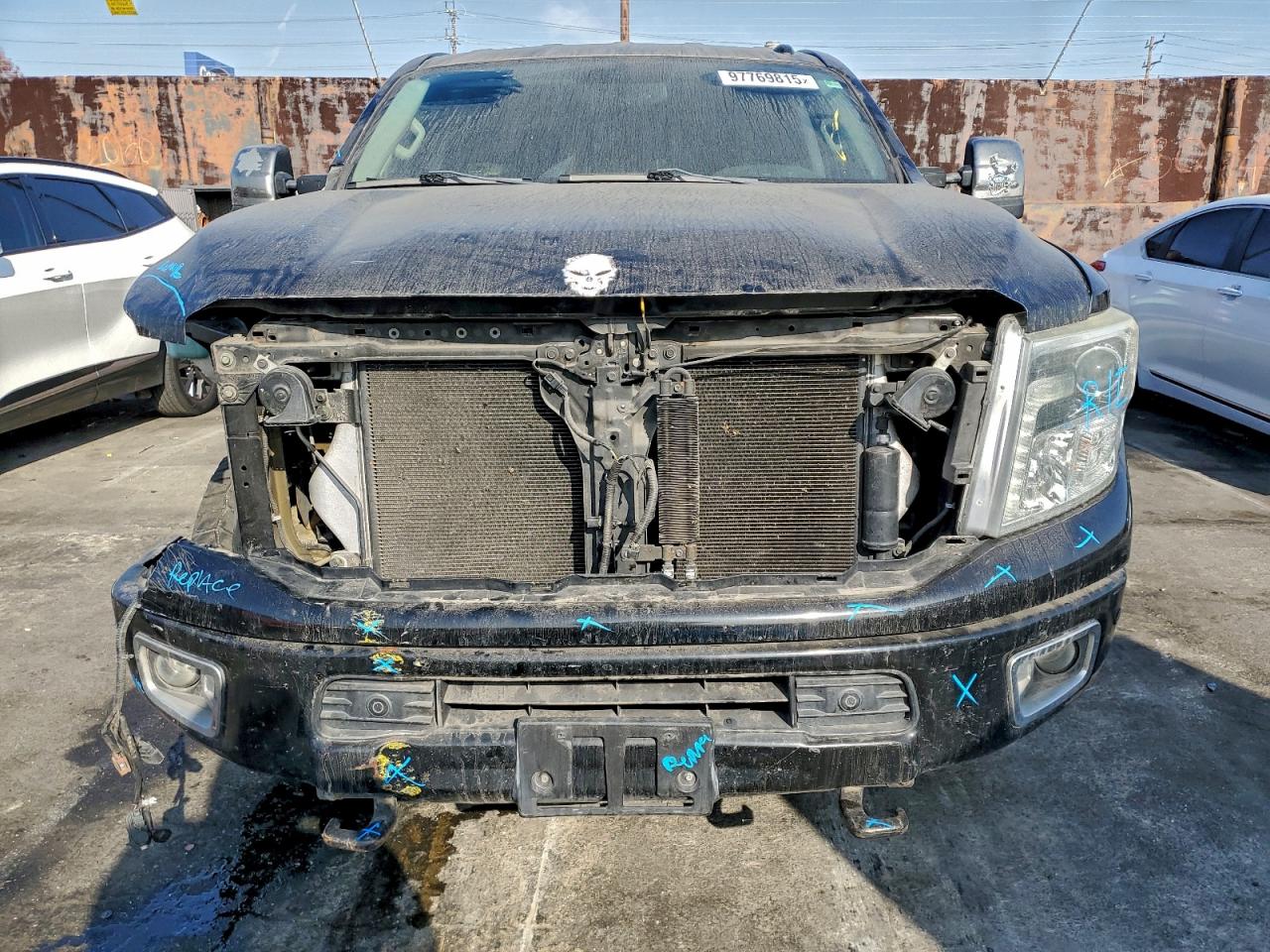 2016 NISSAN TITAN XD SL photo 9
