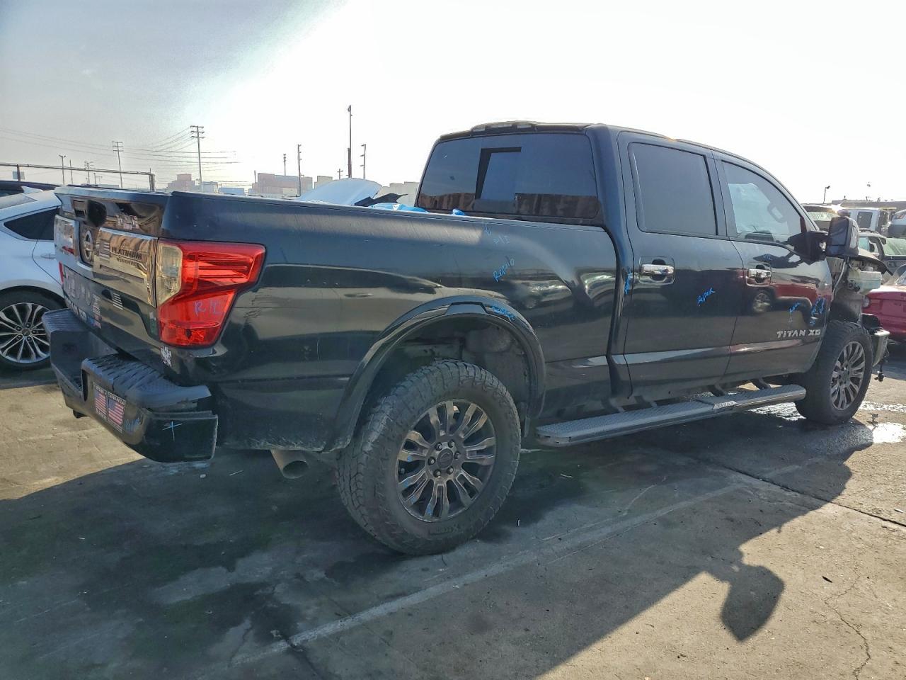 2016 NISSAN TITAN XD SL photo 5