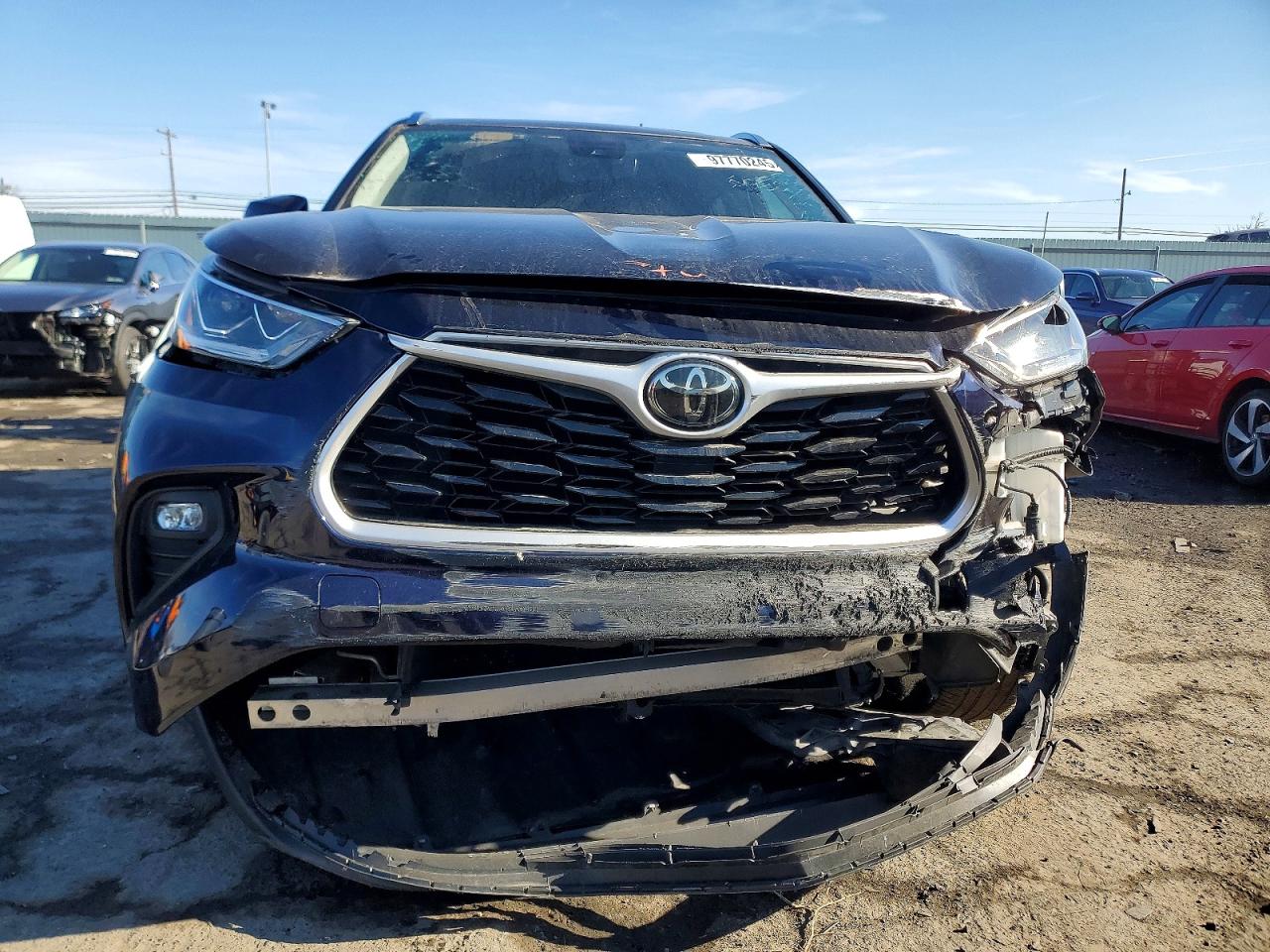 2021 TOYOTA HIGHLANDER XLE photo 9