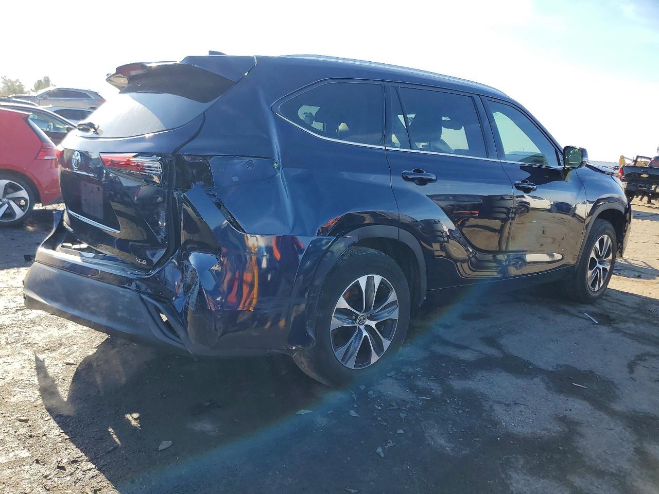 2021 TOYOTA HIGHLANDER XLE photo 5