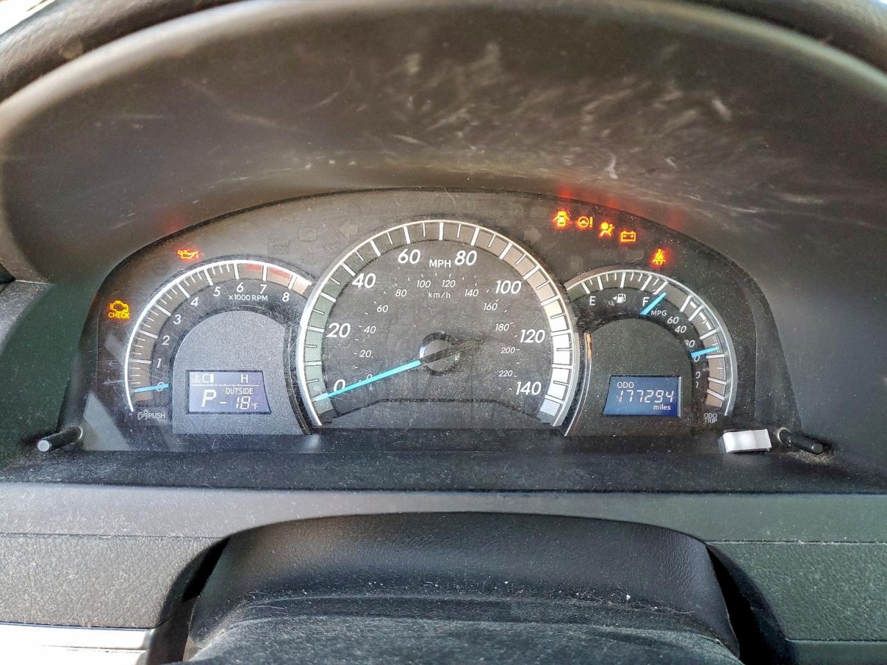 2014 TOYOTA CAMRY SE photo 25