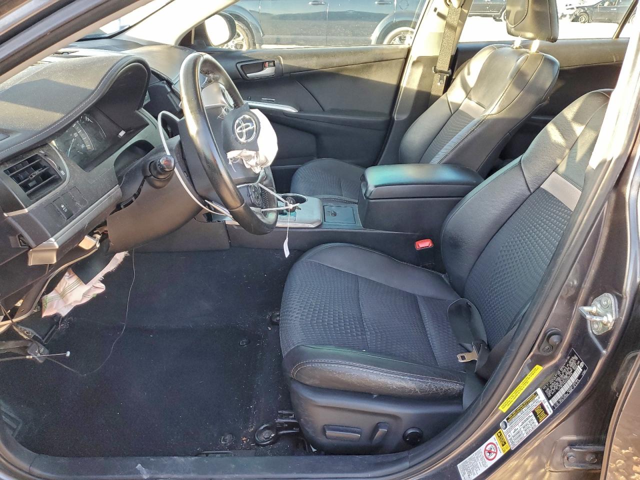 2014 TOYOTA CAMRY SE photo 19