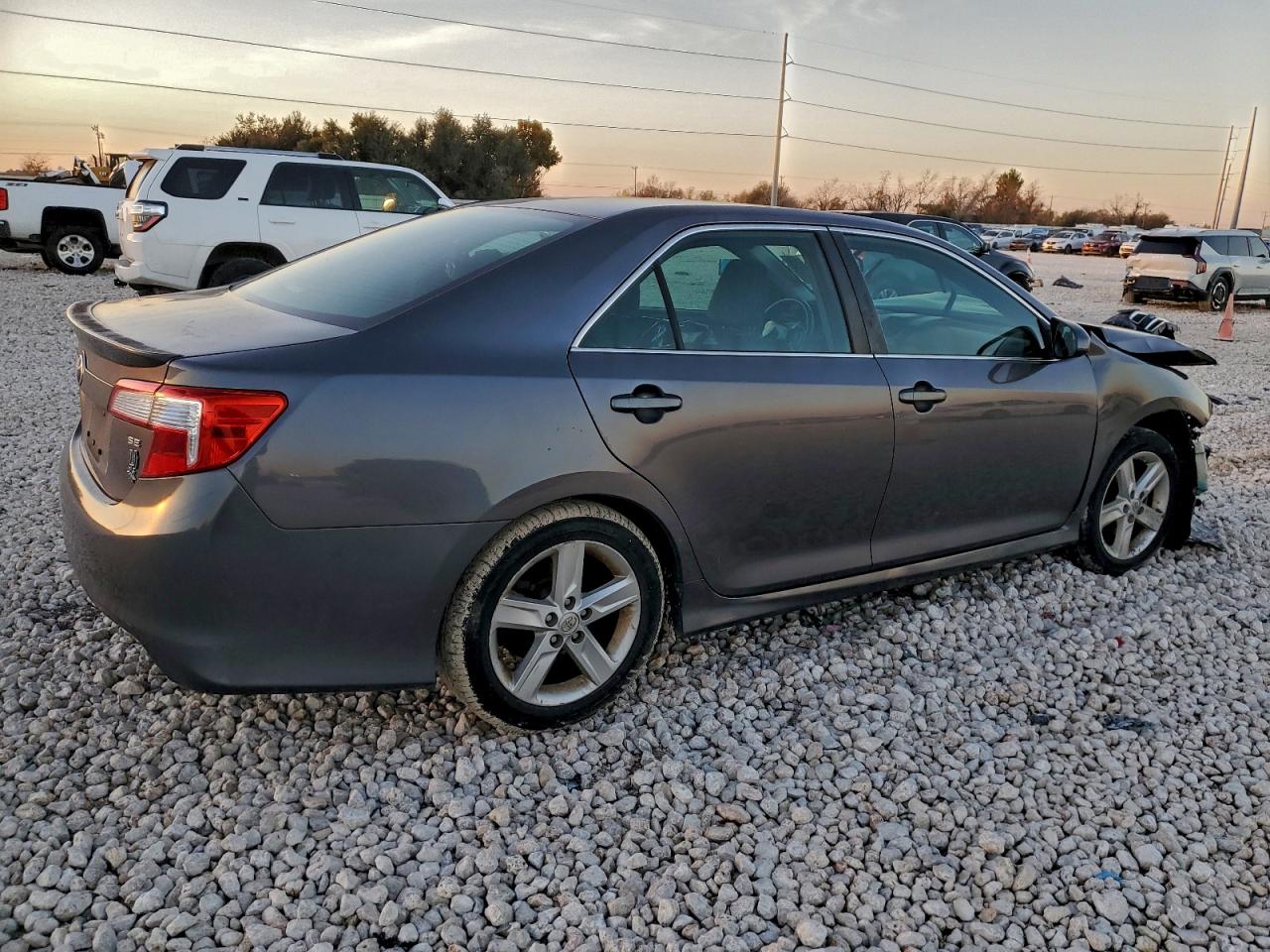 2014 TOYOTA CAMRY SE photo 7