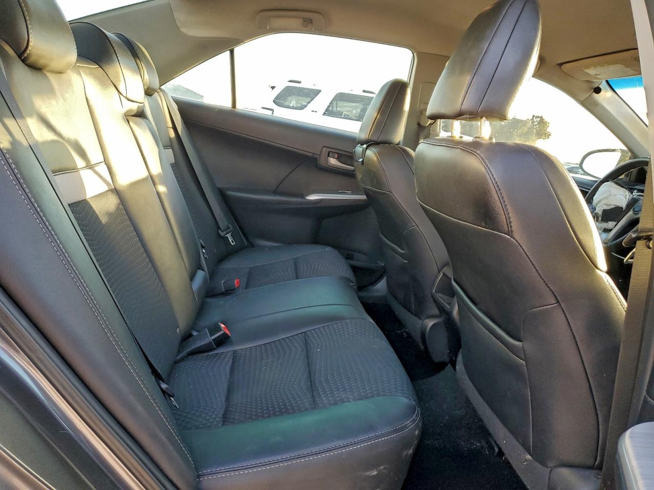 2014 TOYOTA CAMRY SE photo 28