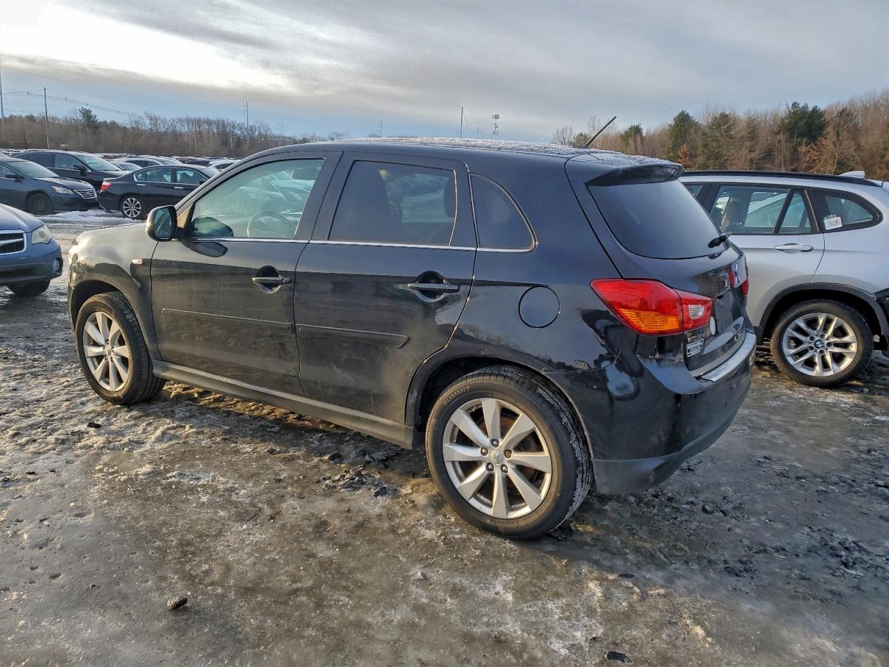 2015 MITSUBISHI OUTLANDER SPORT SE photo 2