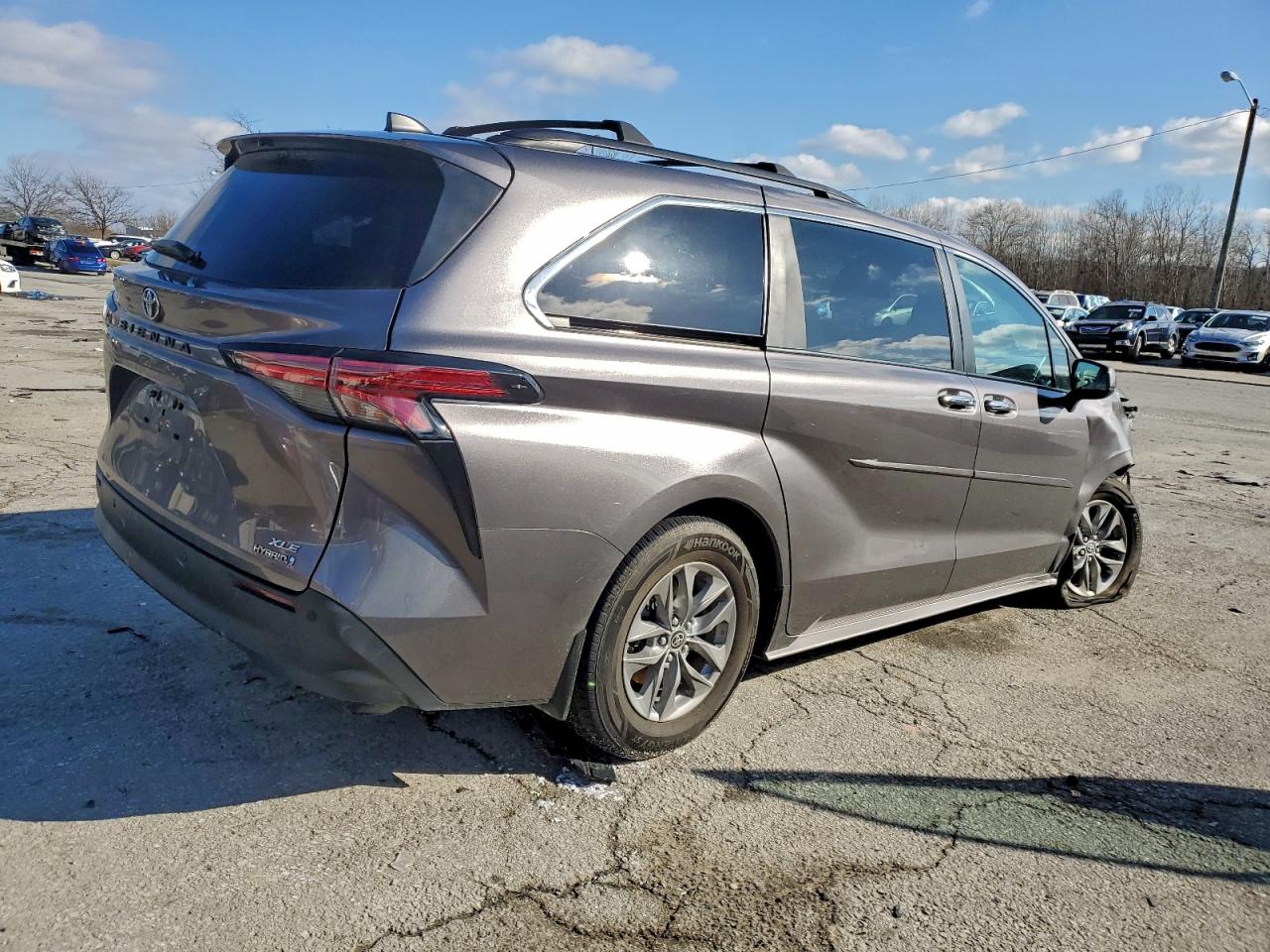 2022 TOYOTA SIENNA XLE photo 7