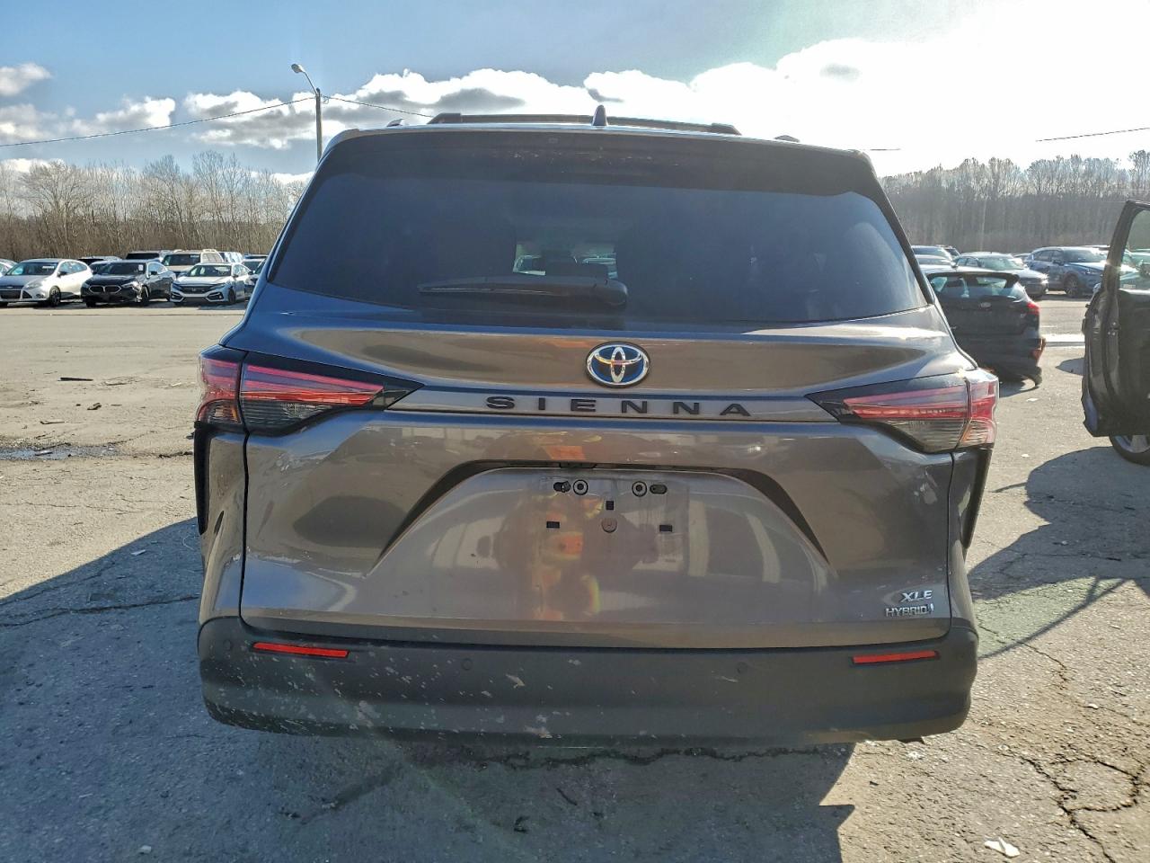 2022 TOYOTA SIENNA XLE photo 16