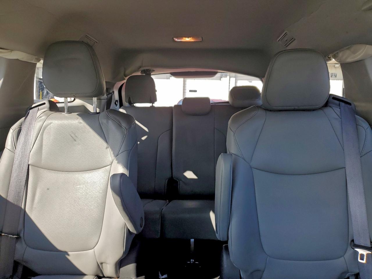2022 TOYOTA SIENNA XLE photo 28