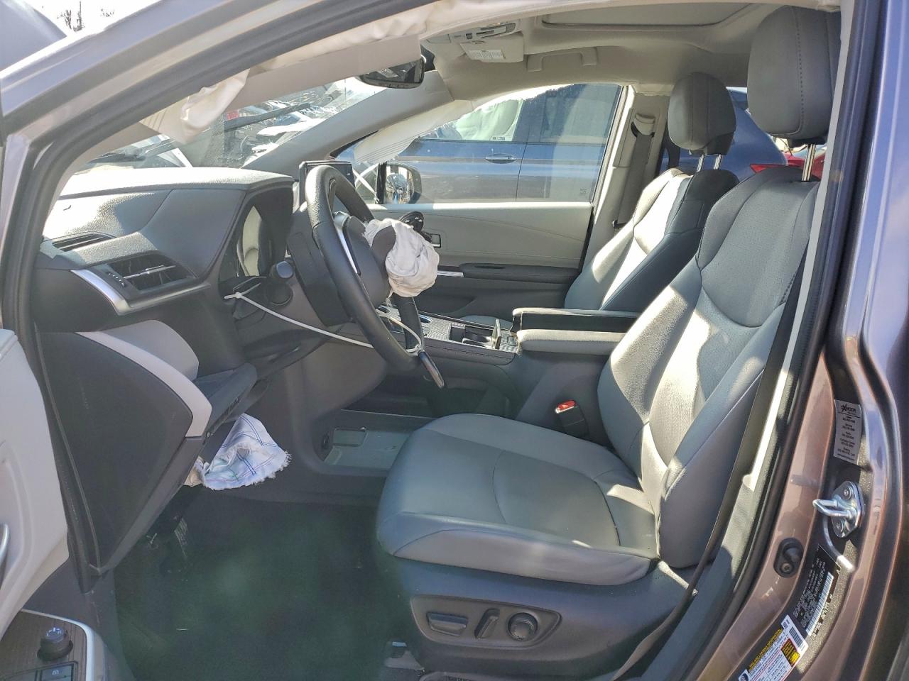 2022 TOYOTA SIENNA XLE photo 19