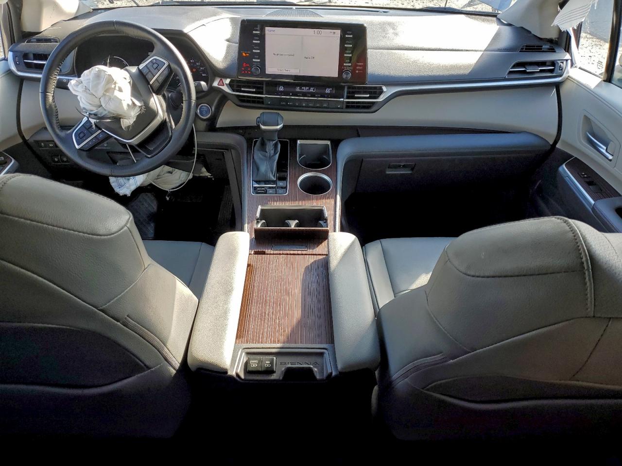 2022 TOYOTA SIENNA XLE photo 22
