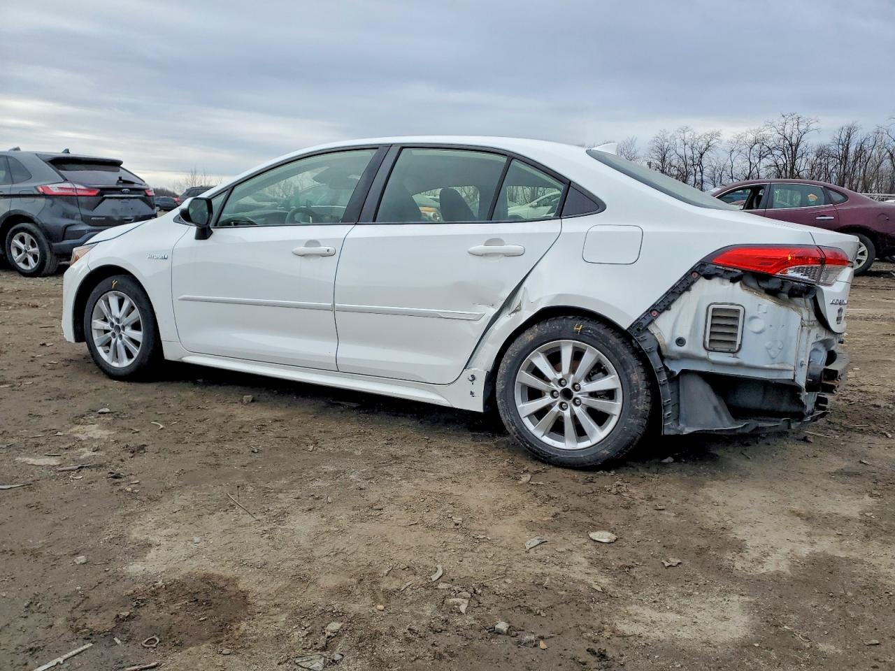 2020 TOYOTA COROLLA LE photo 2