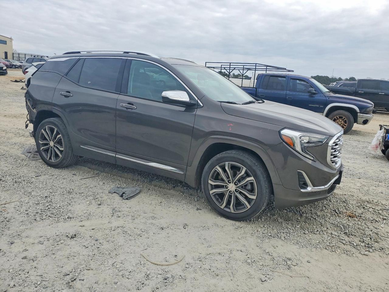 2019 GMC TERRAIN DENALI photo 4