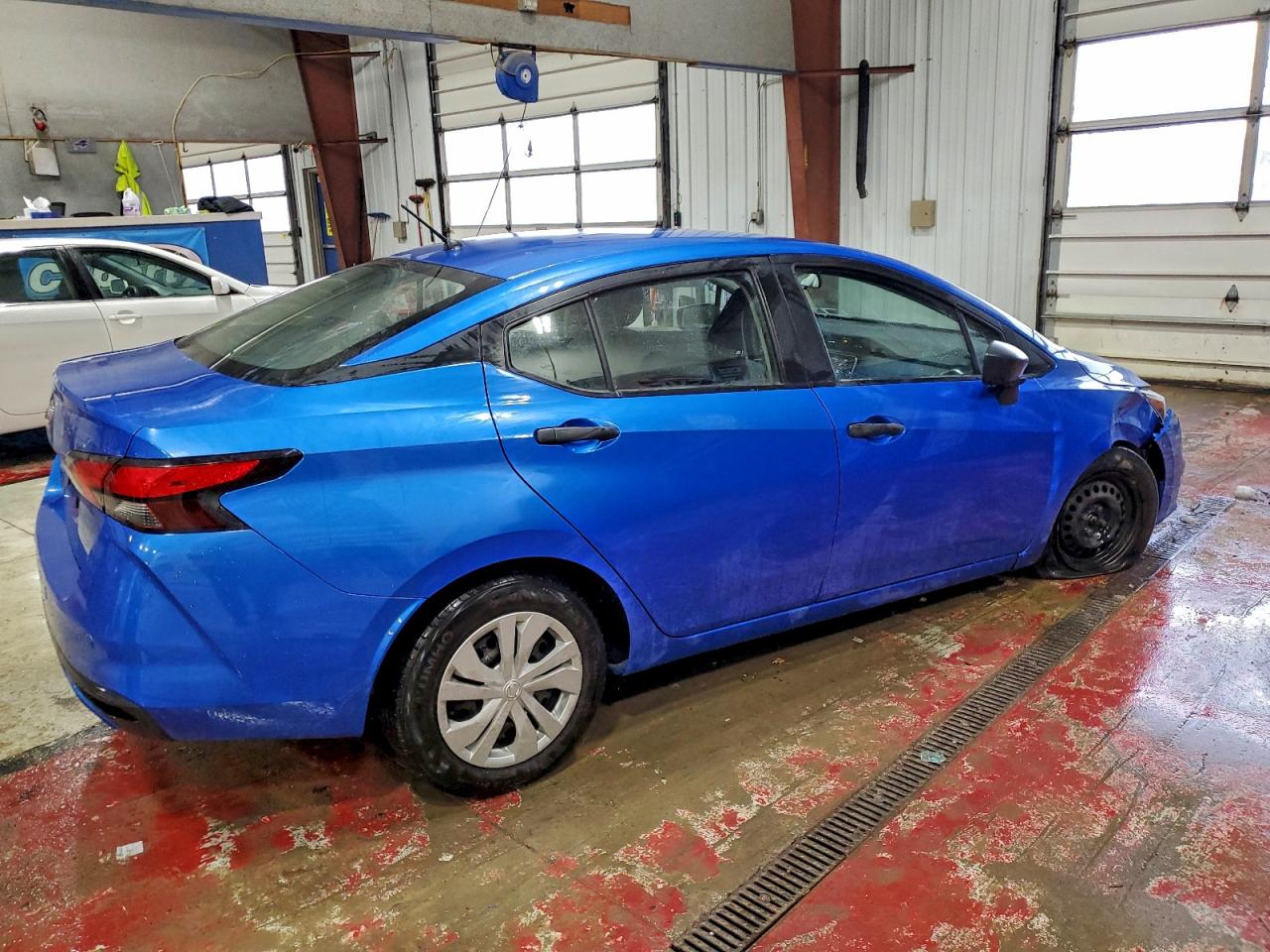 2020 NISSAN VERSA S photo 3