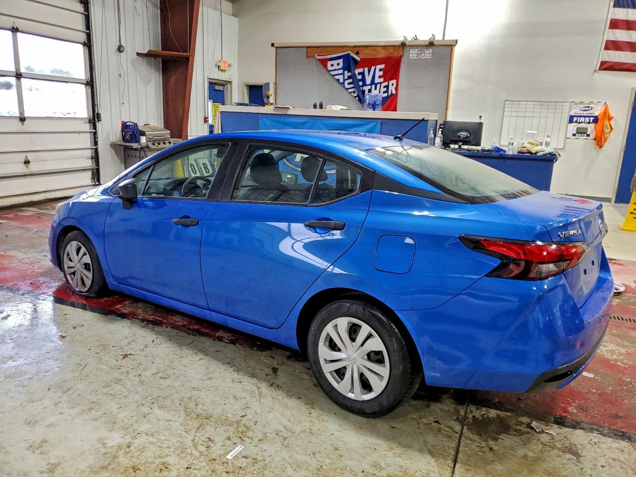 2020 NISSAN VERSA S photo 2