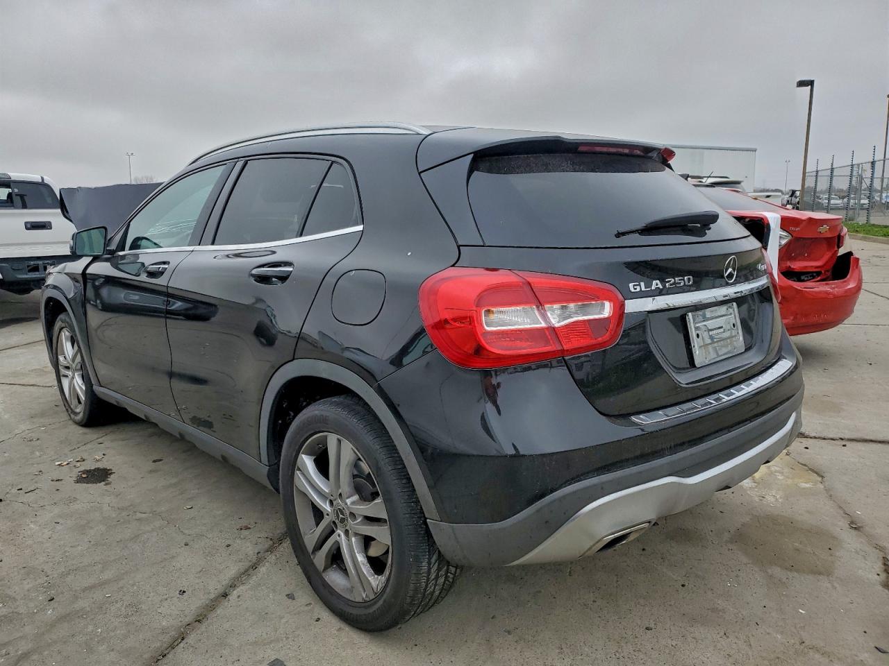 2019 MERCEDES-BENZ GLA 250 4MATIC photo 2