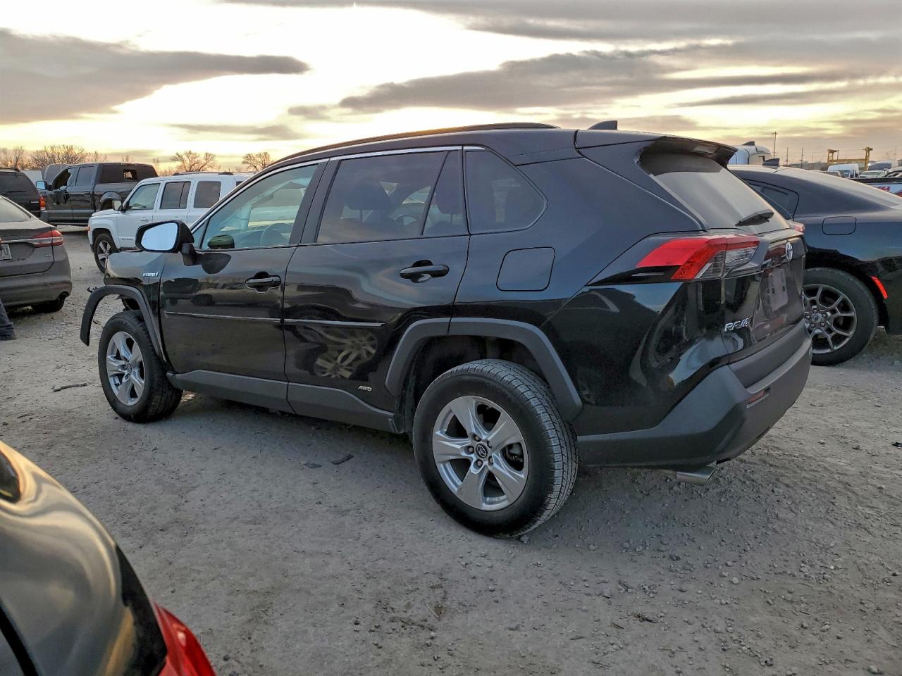 2019 TOYOTA RAV4 XLE photo 2