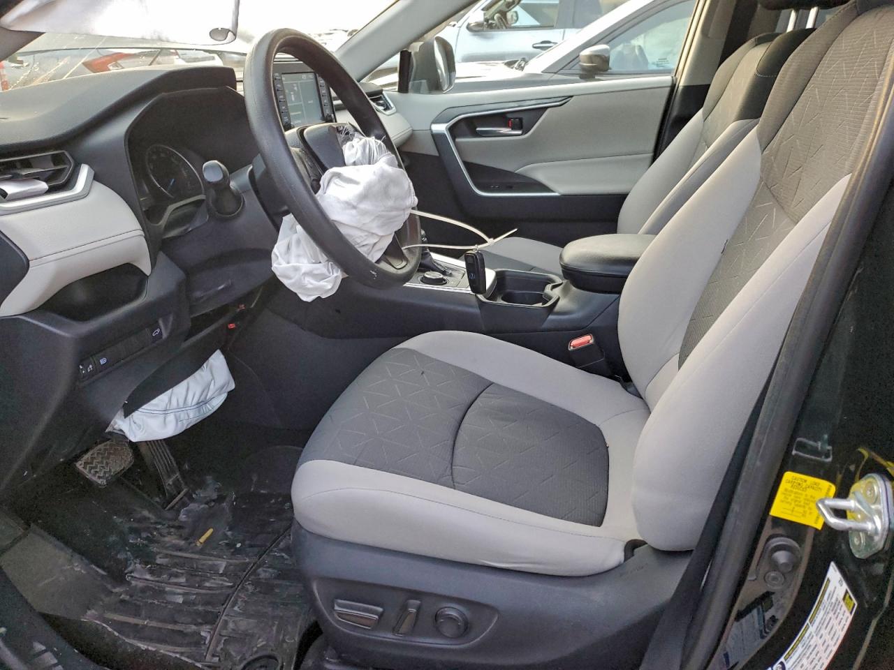 2019 TOYOTA RAV4 XLE photo 7