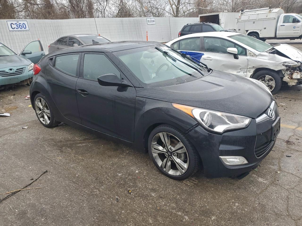 2017 HYUNDAI VELOSTER photo 4
