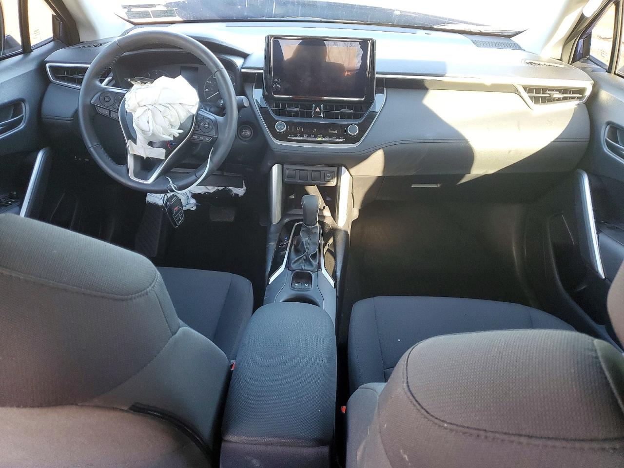 2024 TOYOTA COROLLA CROSS LE photo 8