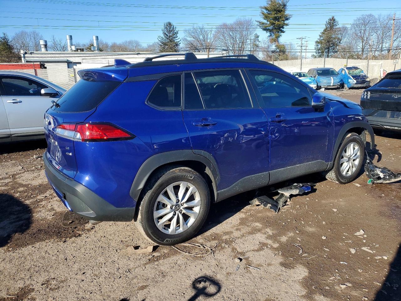 2024 TOYOTA COROLLA CROSS LE photo 3