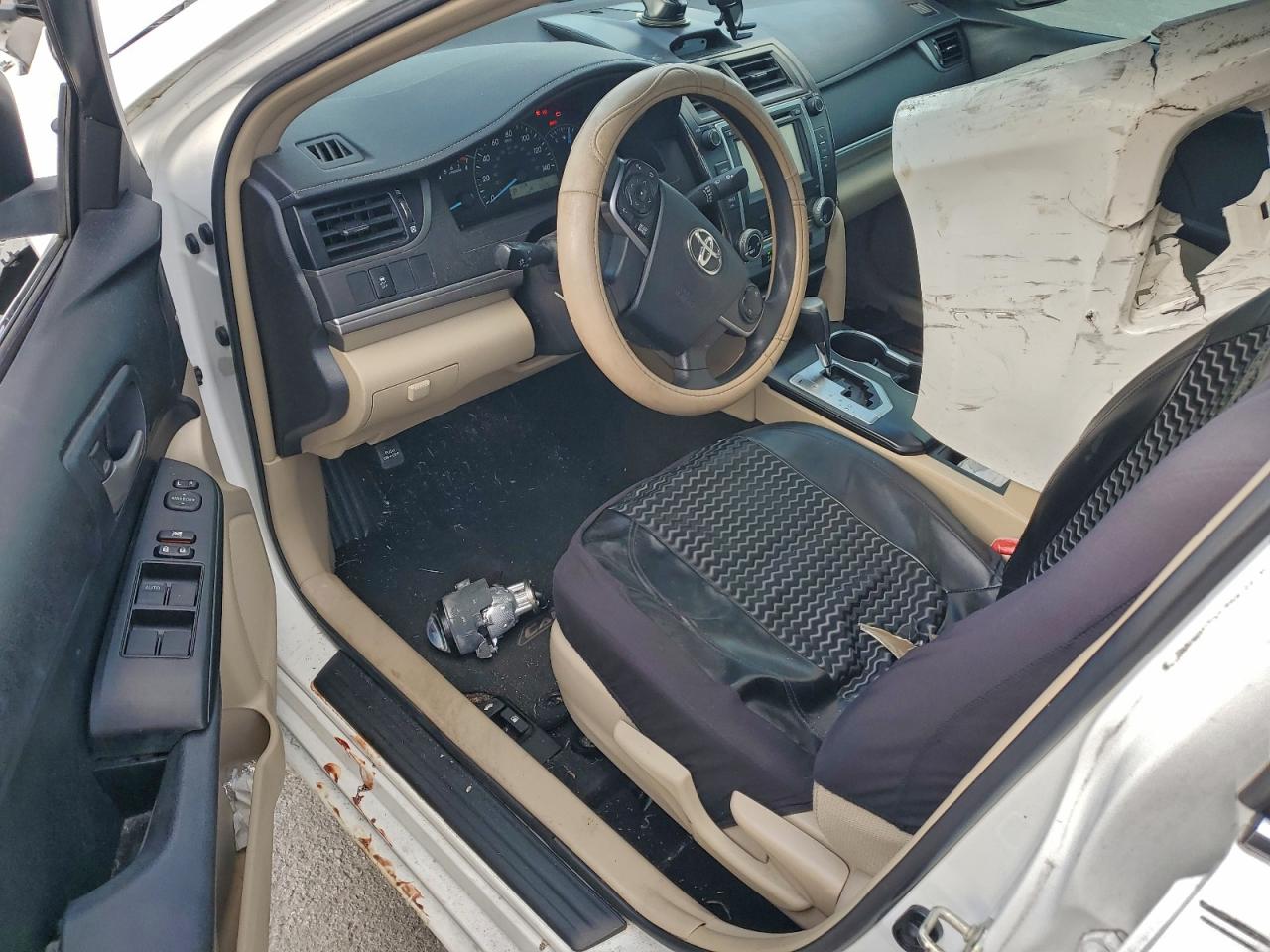 2014 TOYOTA CAMRY L photo 8