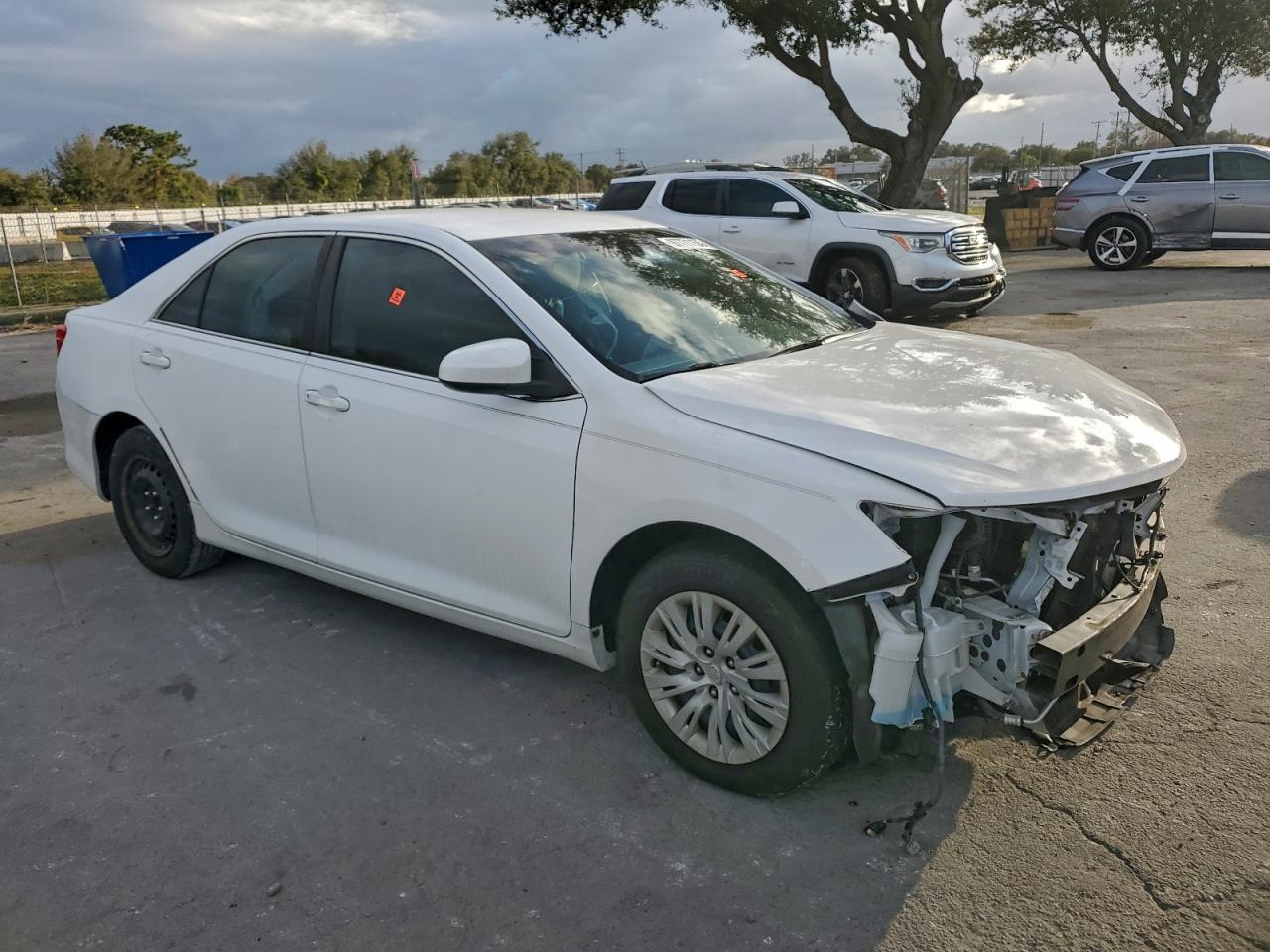 2014 TOYOTA CAMRY L photo 4