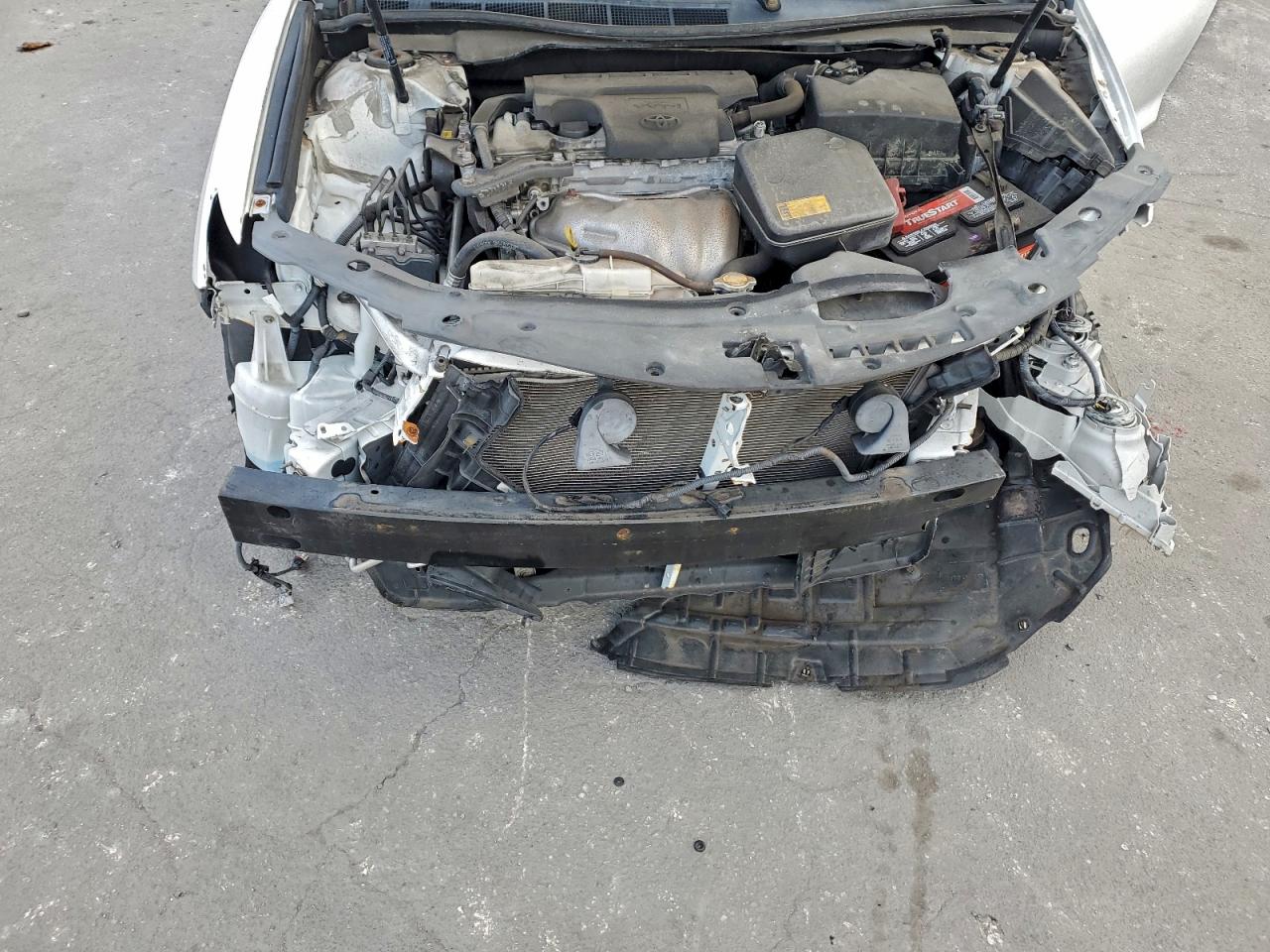 2014 TOYOTA CAMRY L photo 11
