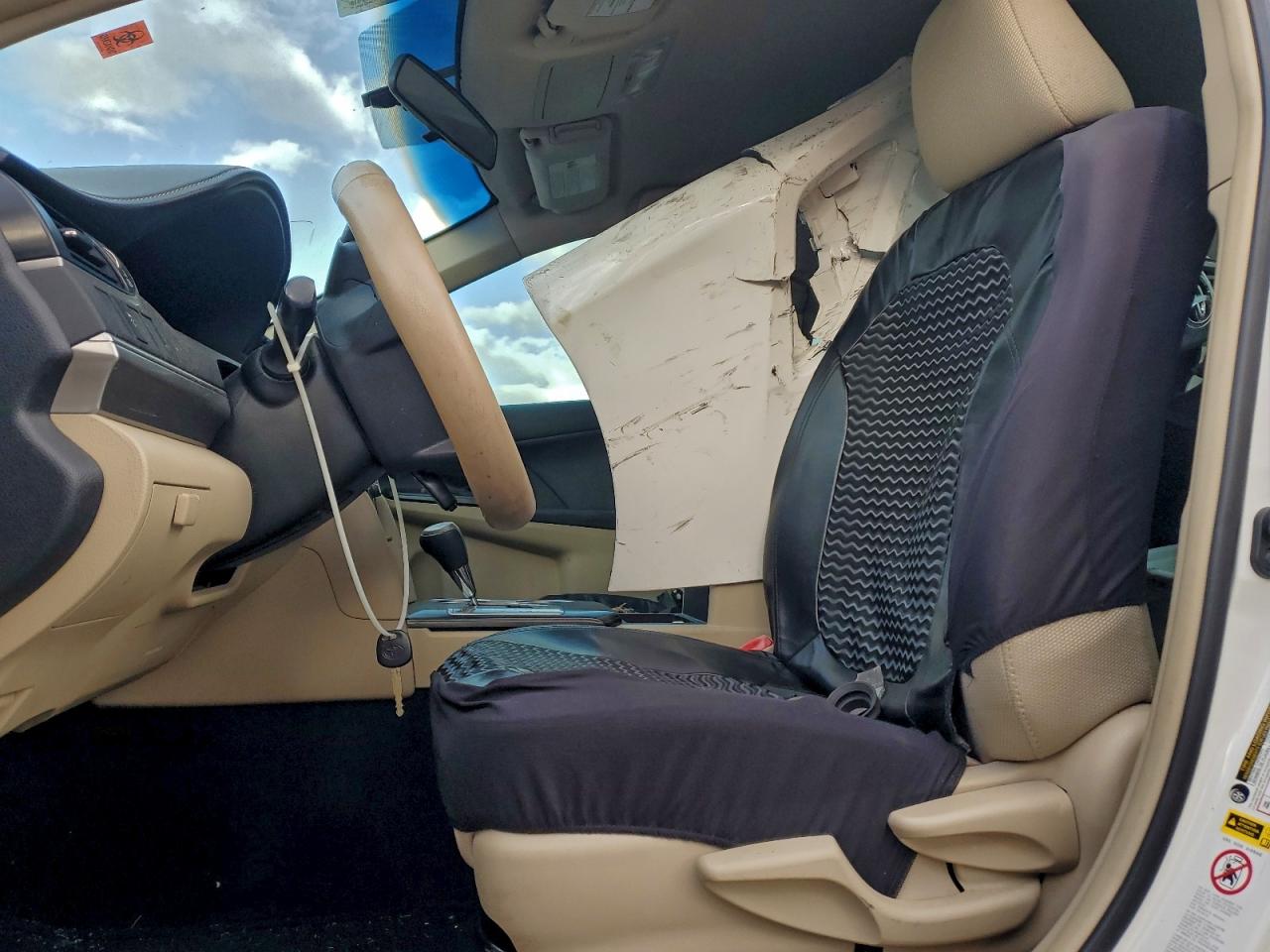 2014 TOYOTA CAMRY L photo 7