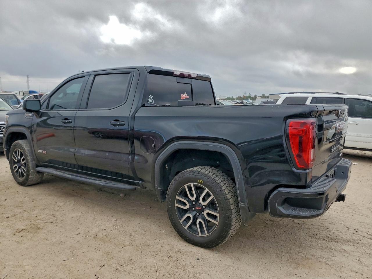 2021 GMC SIERRA K1500 AT4 photo 3
