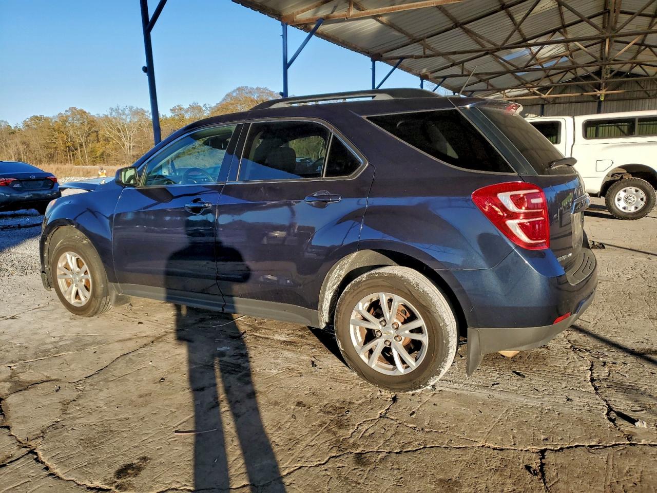 2017 CHEVROLET EQUINOX LT photo 2