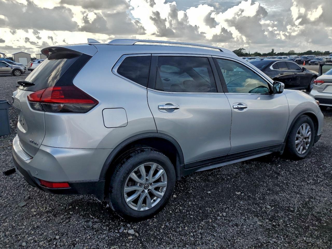 2020 NISSAN ROGUE S photo 5