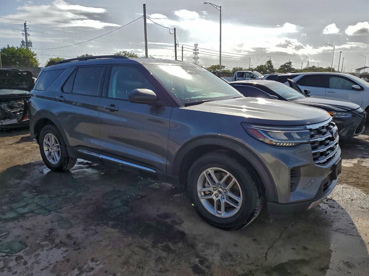 2025 FORD EXPLORER ACTIVE photo 4