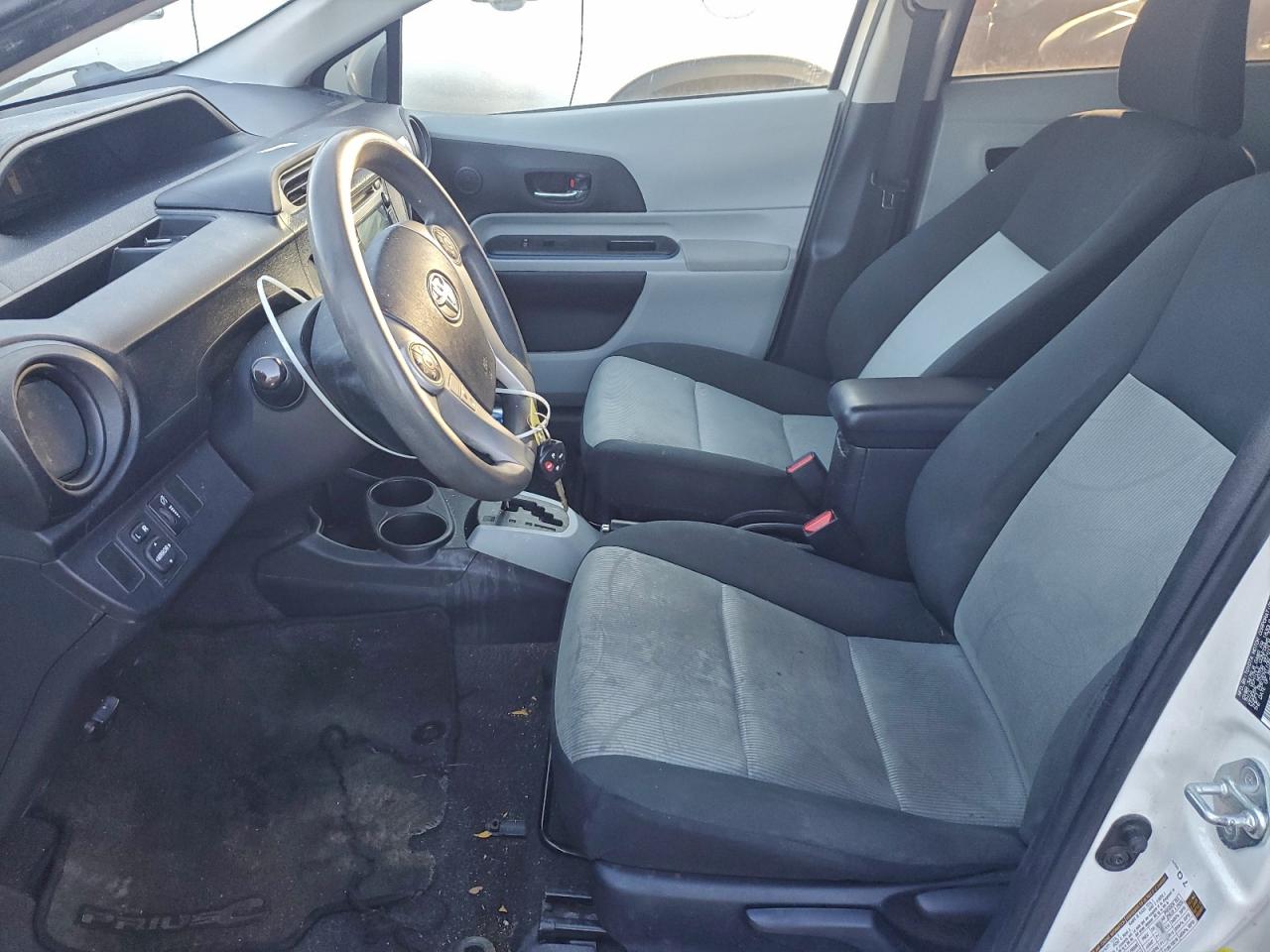 2013 TOYOTA PRIUS C photo 7